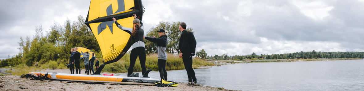 Vliegen over het water: Alles wat beginners moeten weten over wingfoilen